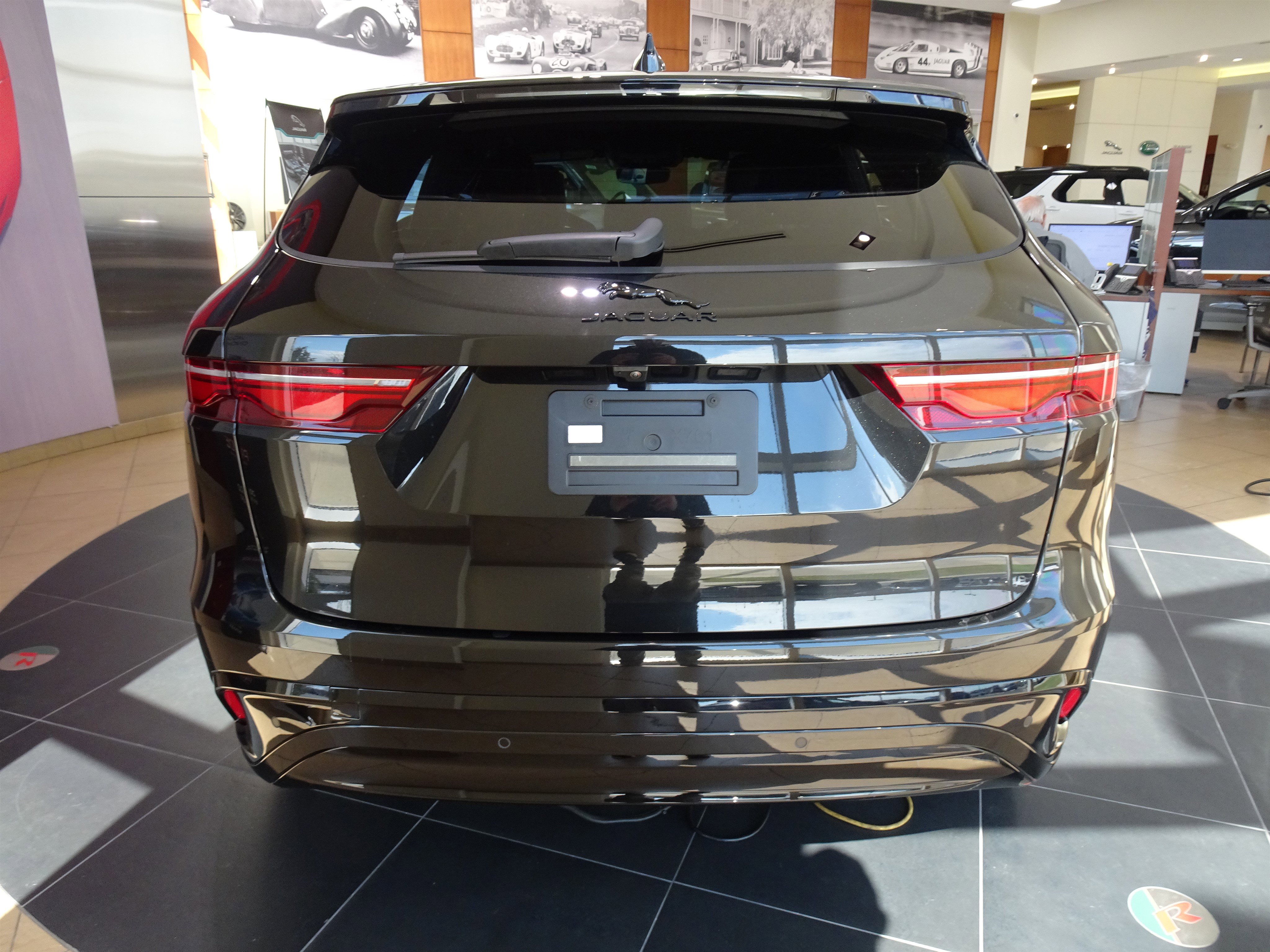 New 2025 Jaguar F-PACE R-Dynamic S image 7