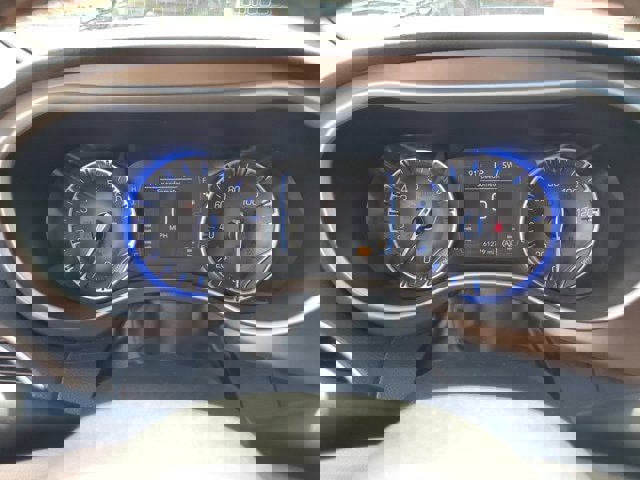 Used 2018 Chrysler Pacifica Touring-L w/ Tire & Wheel Group image 30