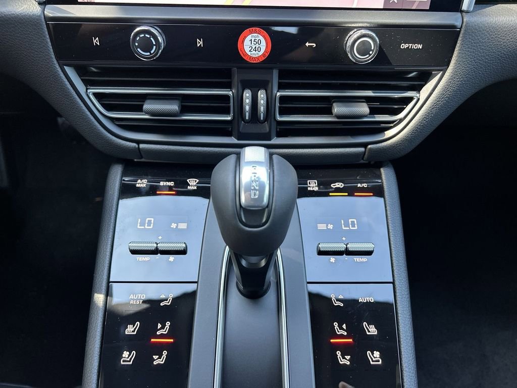 Certified 2025 Porsche Macan Turbo image 15
