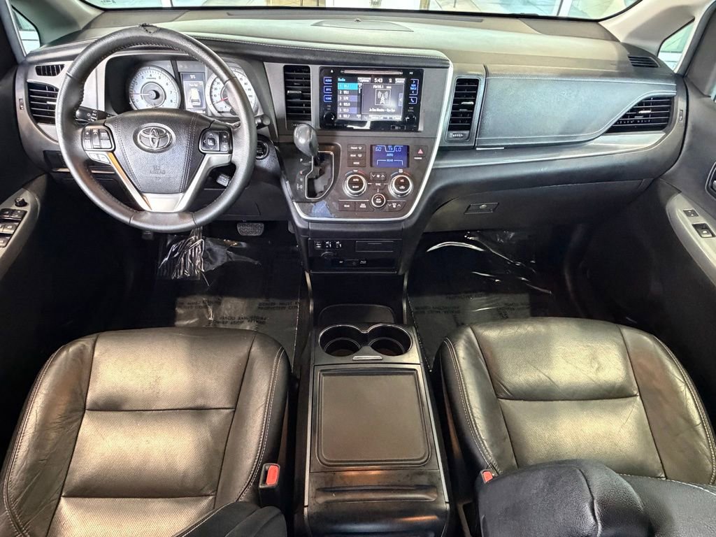 Used 2017 Toyota Sienna SE FWD image 33