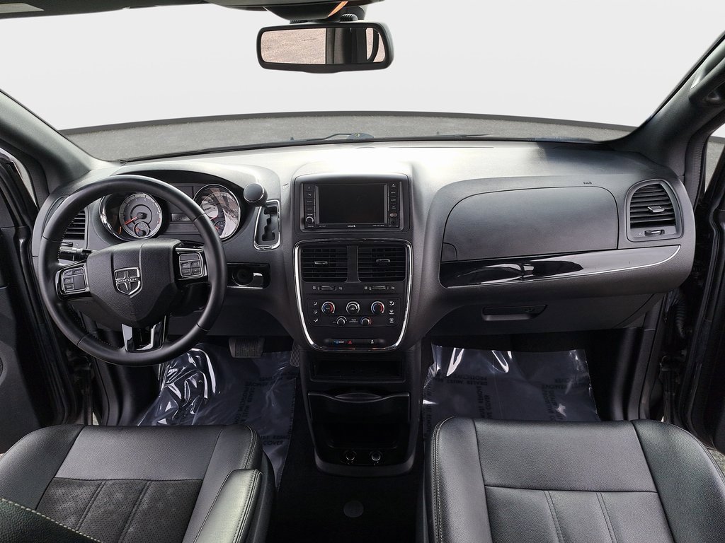 Used 2019 Dodge Grand Caravan SE image 2
