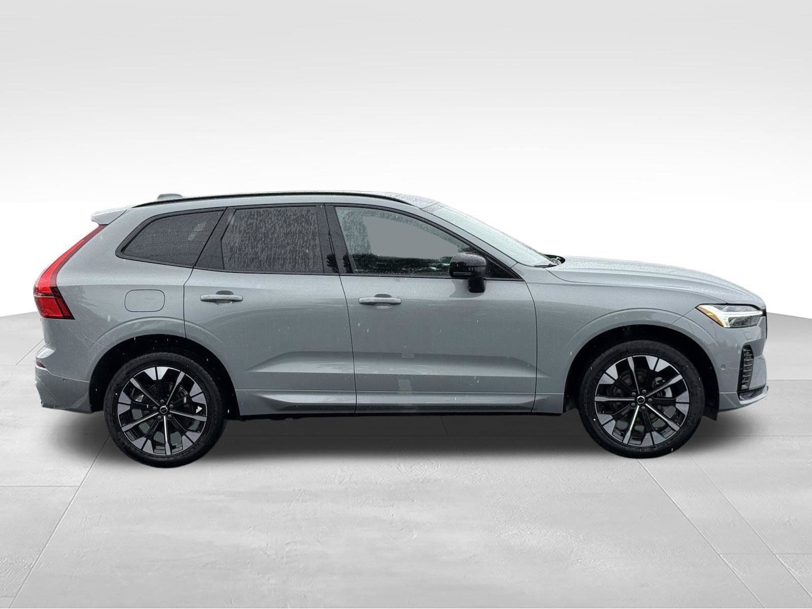 New 2027 Volvo XC60 B5 Plus AWD/4WD image 7
