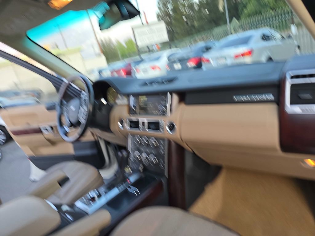 Used 2010 Land Rover Range Rover HSE LUX image 15