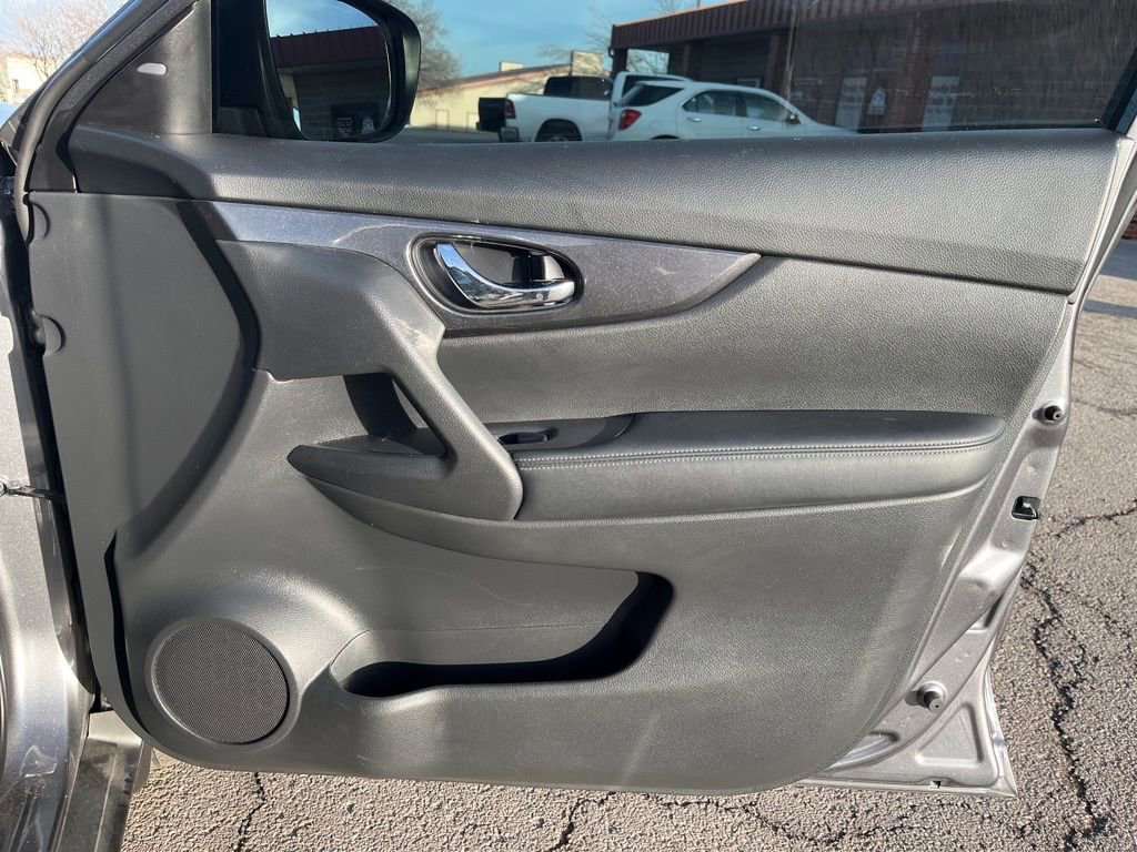 Used 2018 Nissan Rogue S image 30