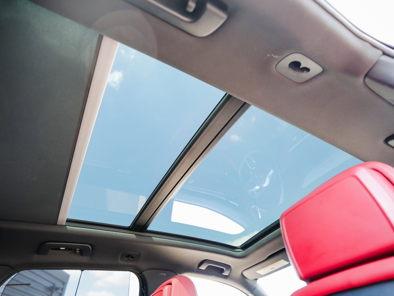 Certified 2022 Porsche Cayenne Platinum Edition image 29