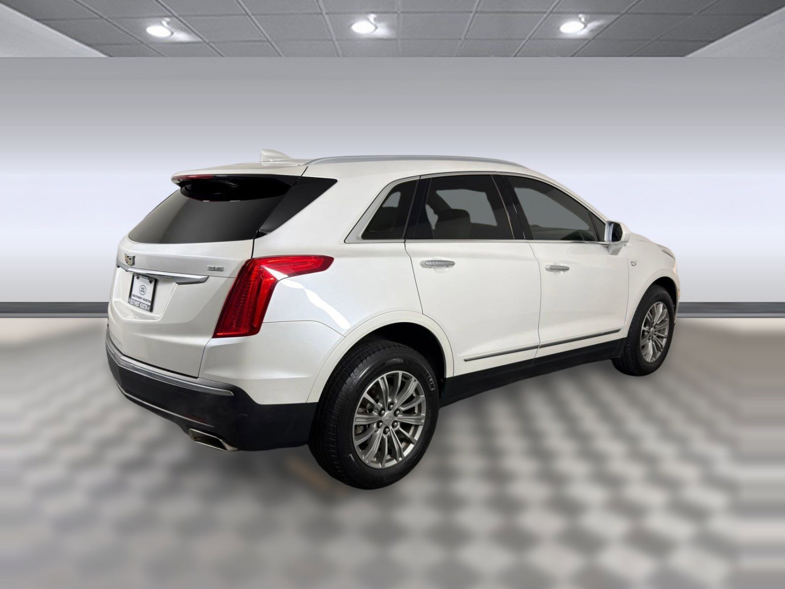 Used 2017 Cadillac XT5 Luxury w/ Driver Awareness Package image 9