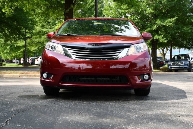 Used 2013 Toyota Sienna XLE FWD image 2
