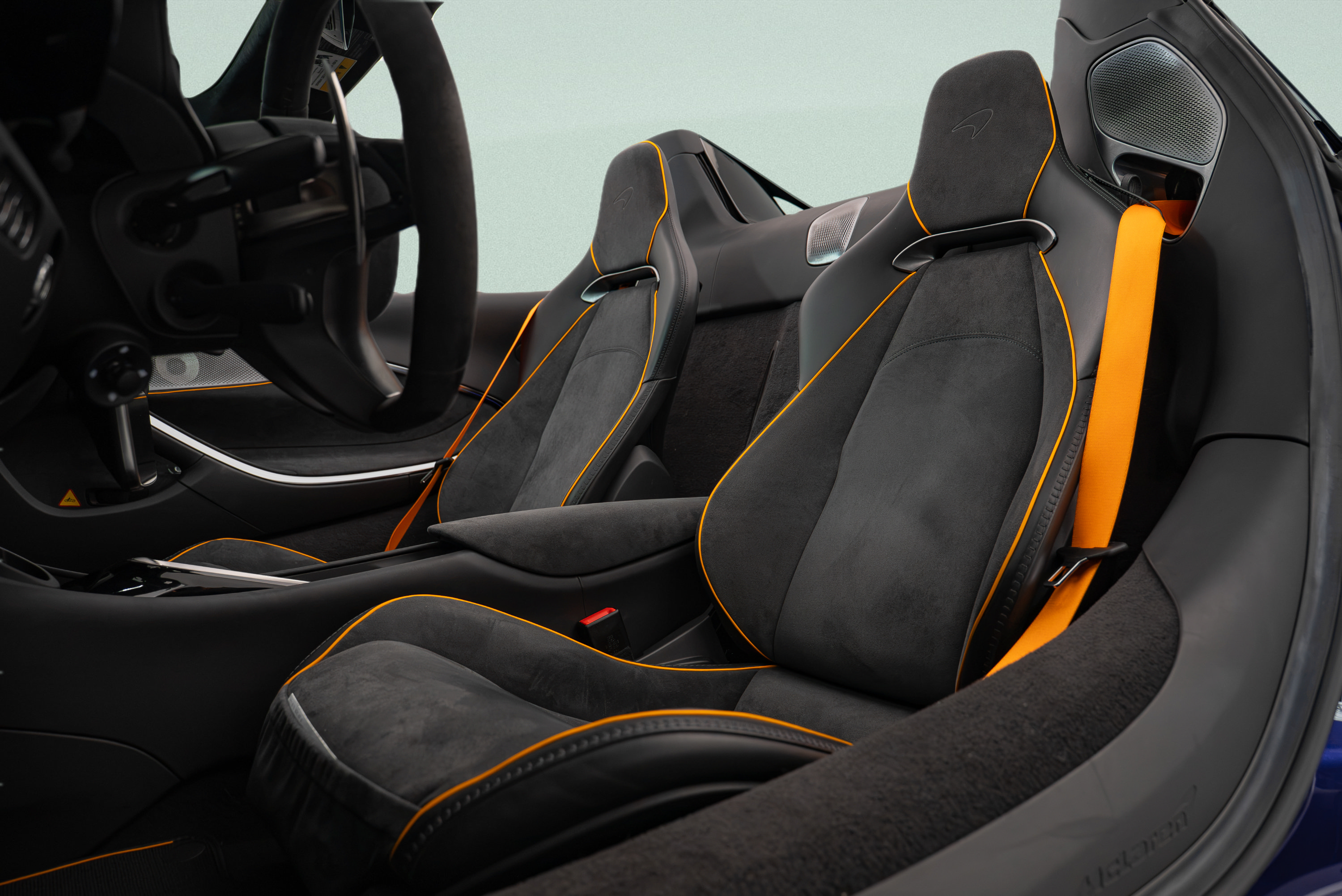 Used 2025 McLaren Artura Spider RWD image 10