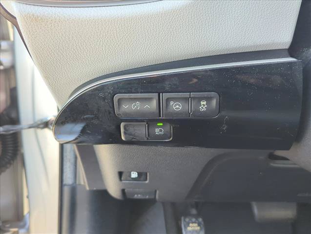 Used 2017 Toyota Prius Three FWD image 14