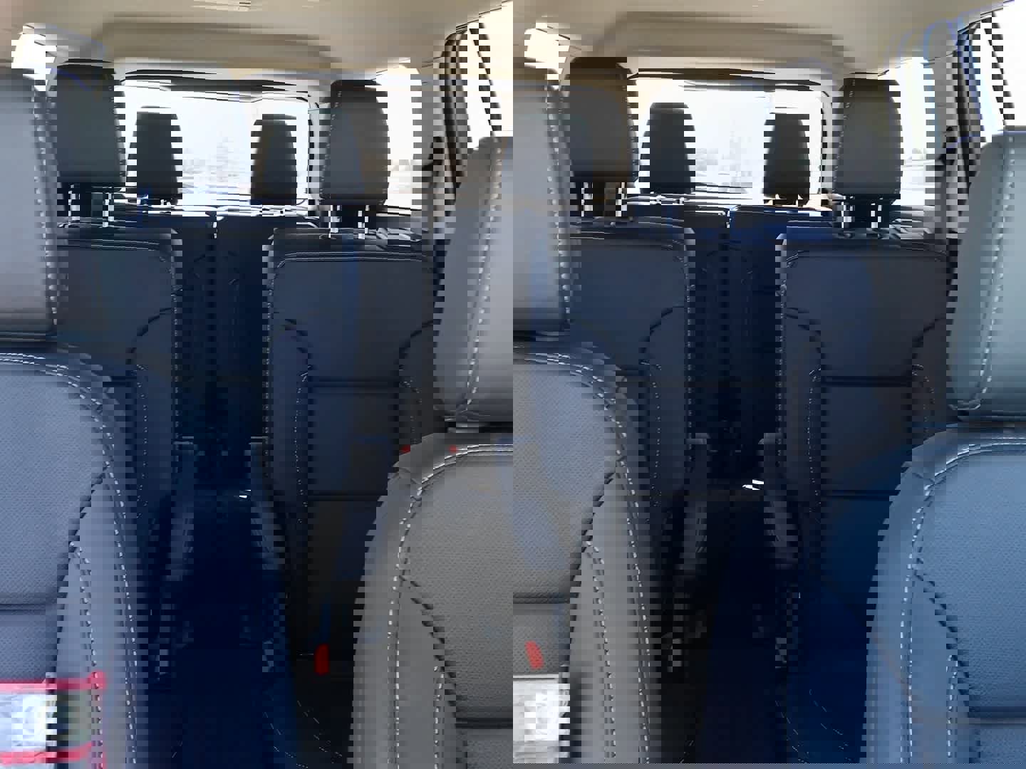 Used 2023 GMC Acadia SLT w/ Preferred Package image 45