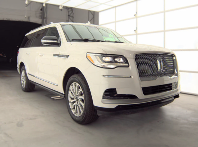 Used 2022 Lincoln Navigator L 4WD image 5