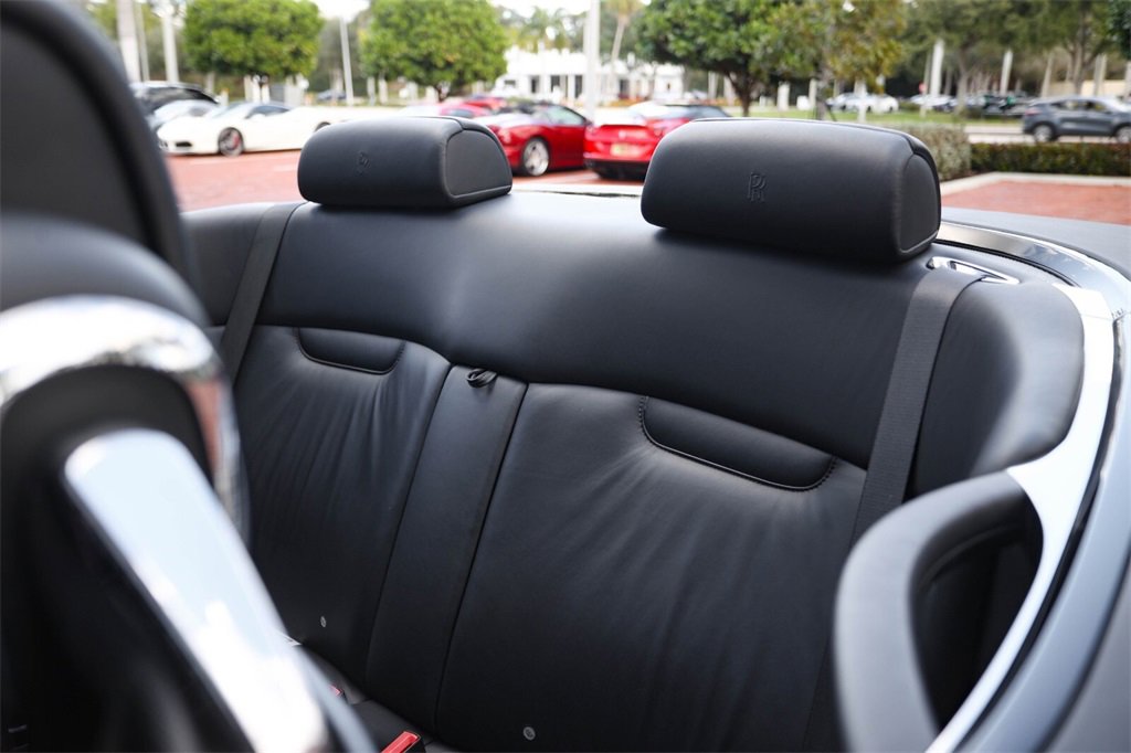 Used 2010 Rolls-Royce Phantom Drophead Coupe image 38