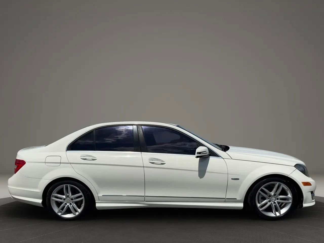 Used 2012 Mercedes-Benz C 250 Sedan image 4