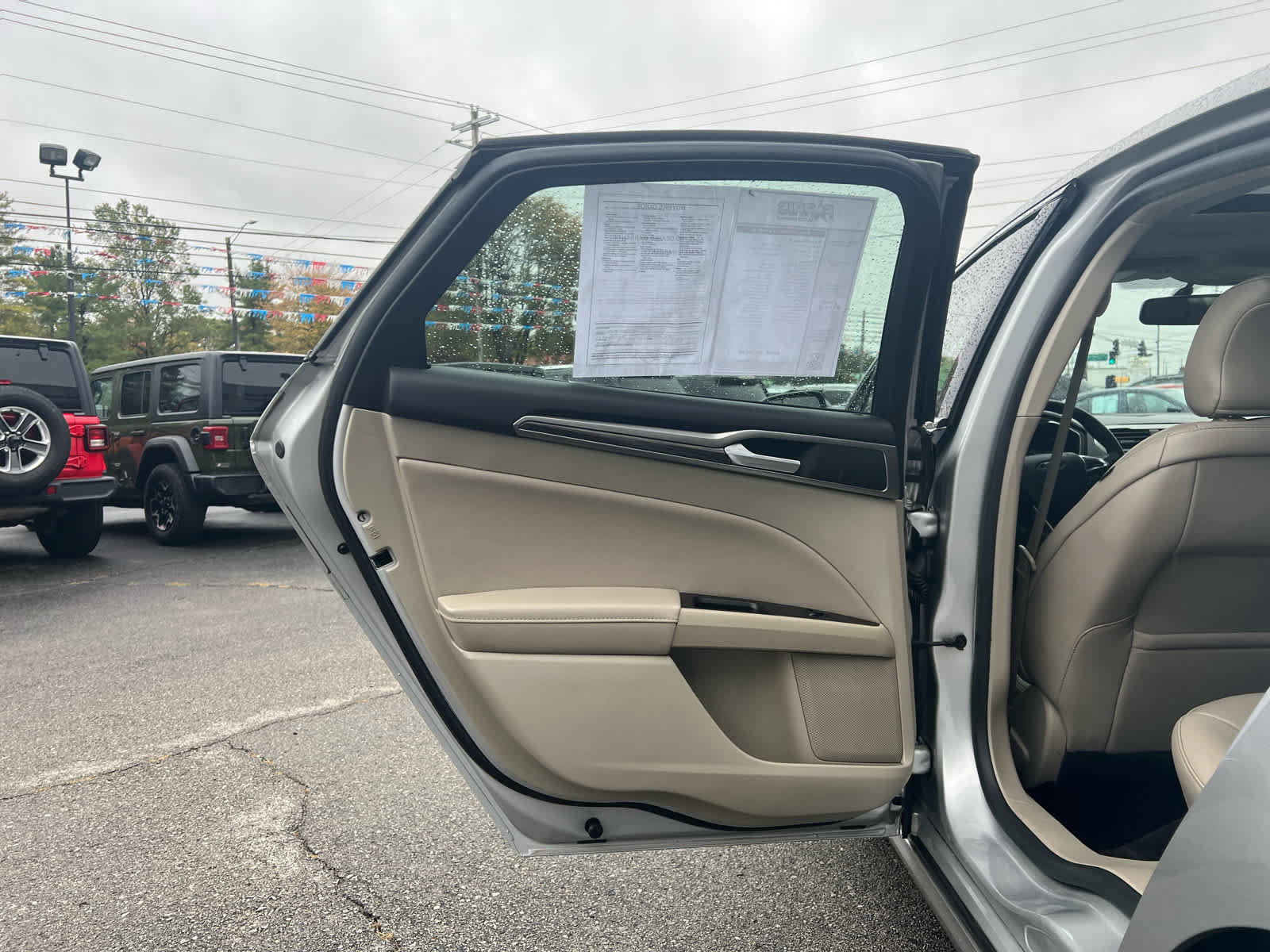 Used 2018 Ford Fusion SE w/ Fusion SE Technology Package image 11