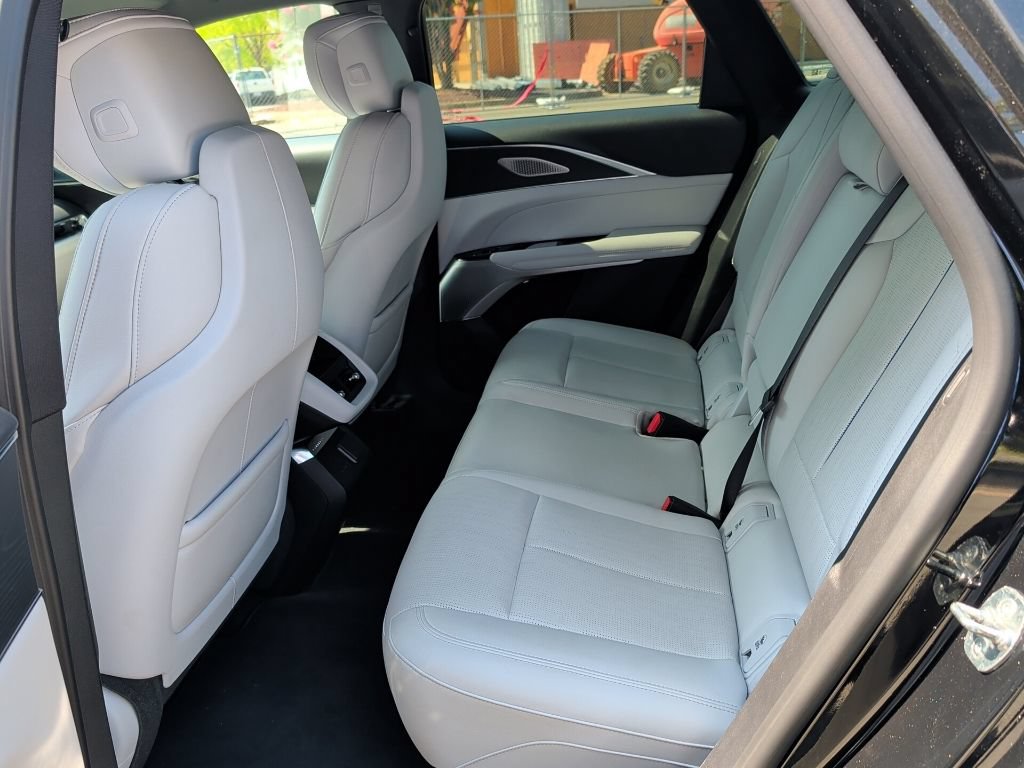 Used 2024 Cadillac Lyriq Luxury w/ LPO, Floor Liner Package AWD/4WD image 11
