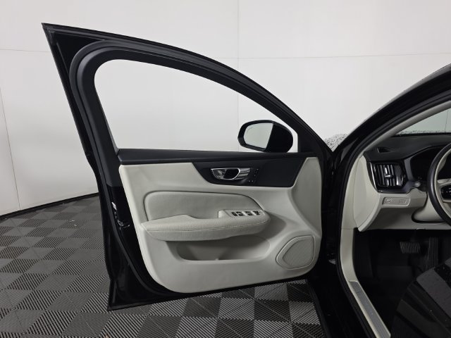 Used 2019 Volvo S60 T5 Momentum FWD image 19