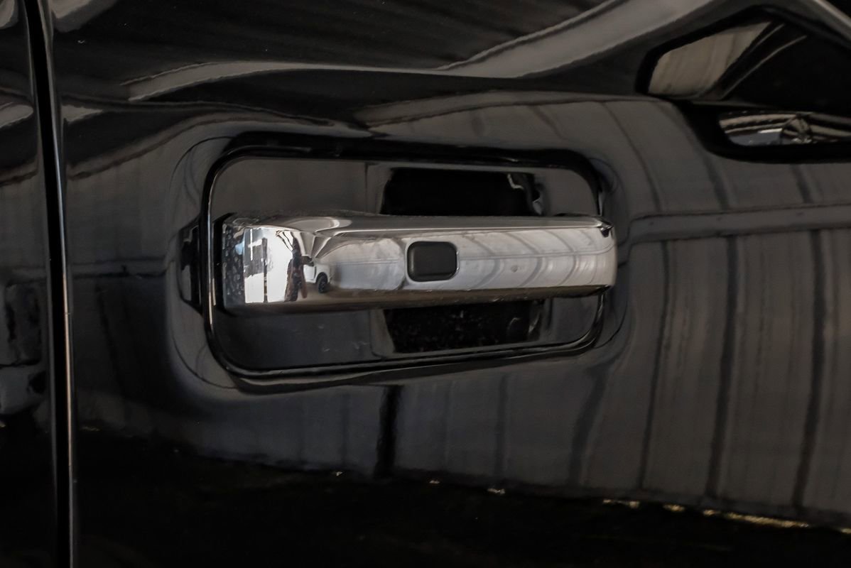 Used 2022 Ford F350 Platinum w/ FX4 Off-Road Package AWD/4WD image 42