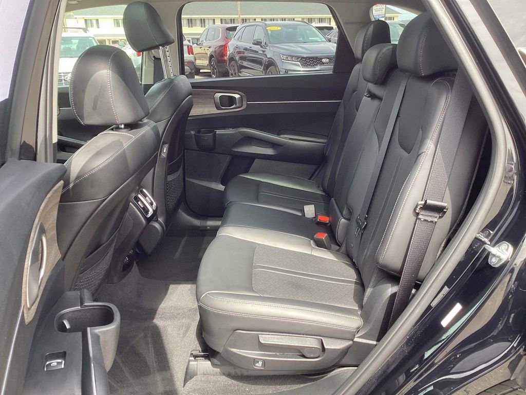 Used 2023 Kia Sorento S w/ Panoramic Sunroof Package AWD/4WD image 15