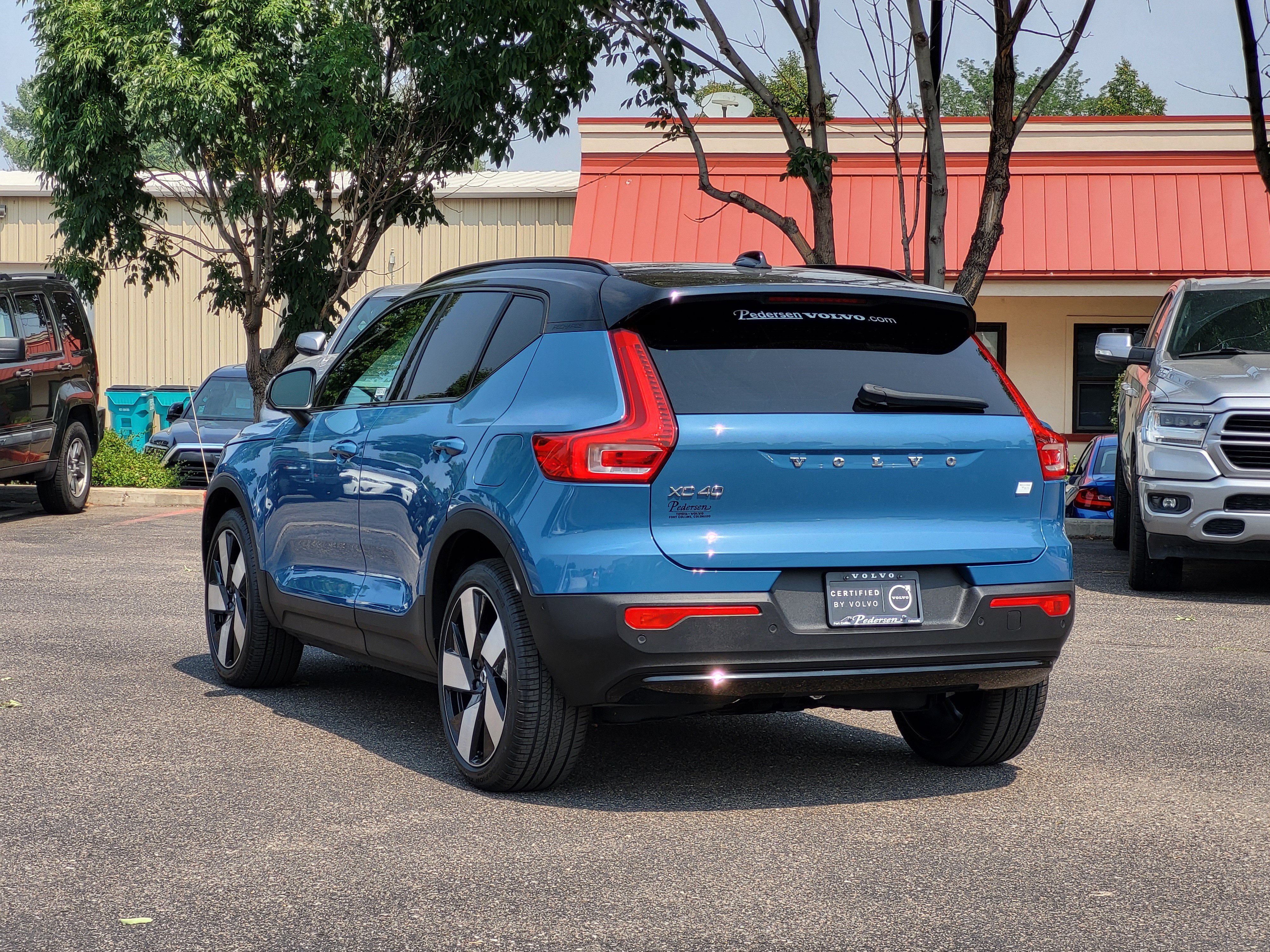 Certified 2023 Volvo XC40 Recharge Ultimate AWD/4WD image 3