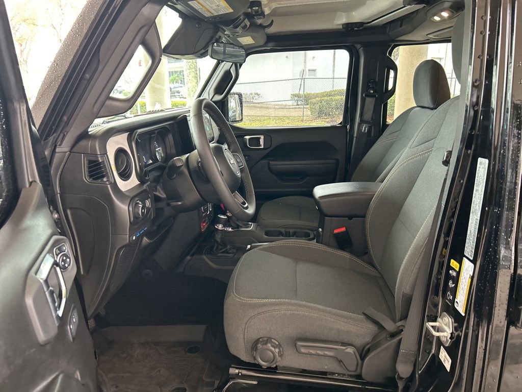 Used 2025 Jeep Wrangler Willys 4xe image 5