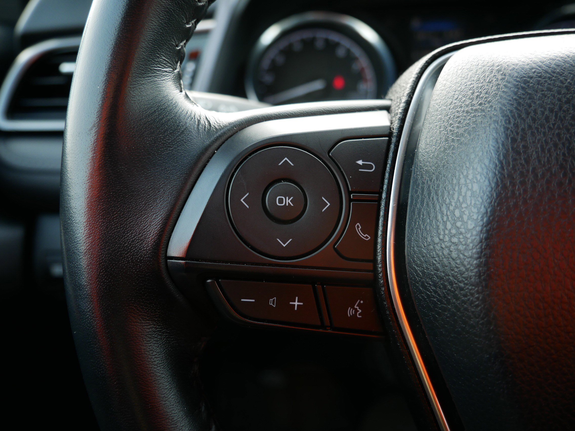 Used 2020 Toyota Camry SE image 26