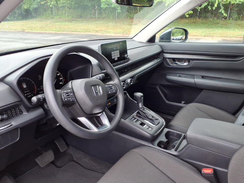 Used 2025 Honda CR-V LX image 11
