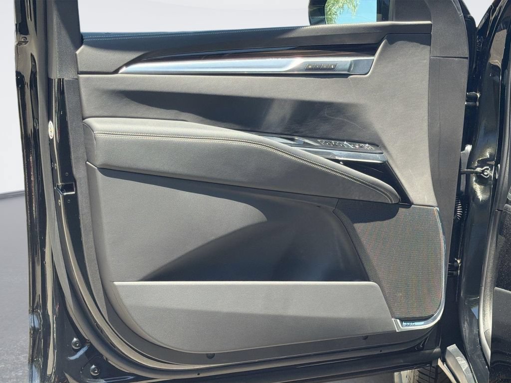 Certified 2026 Cadillac Escalade ESV Luxury RWD image 19