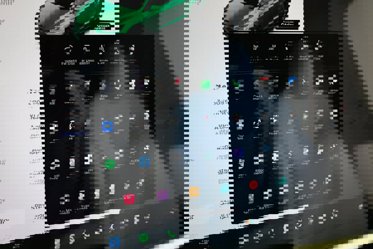 Used 2022 Tesla Model X image 30