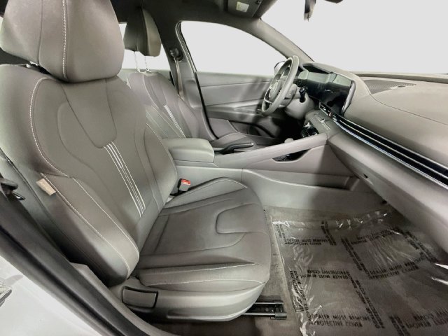 Used 2024 Hyundai Elantra SEL FWD image 26