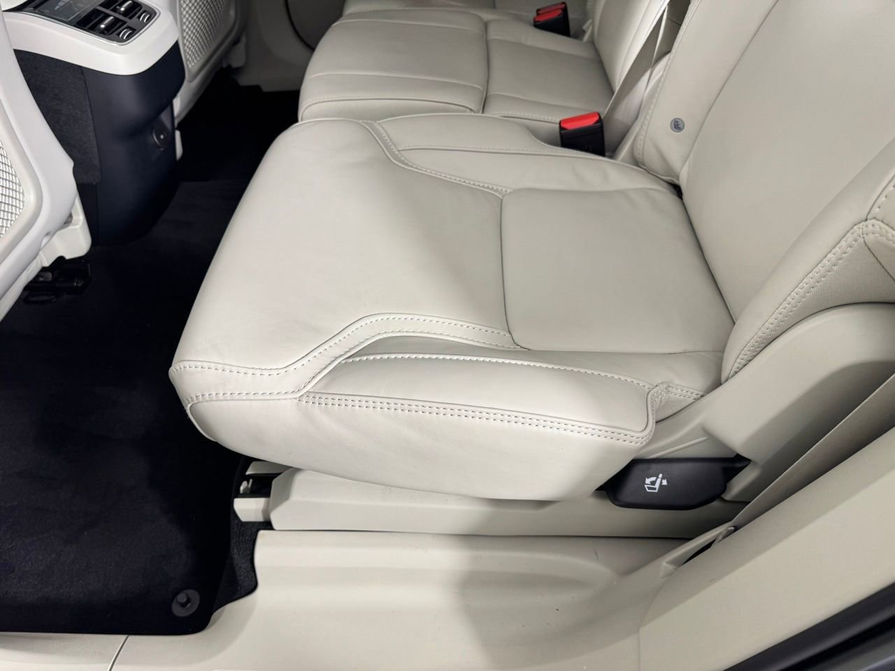 Used 2023 Volvo XC90 B6 Ultimate w/ Protection Package Premier AWD/4WD image 28