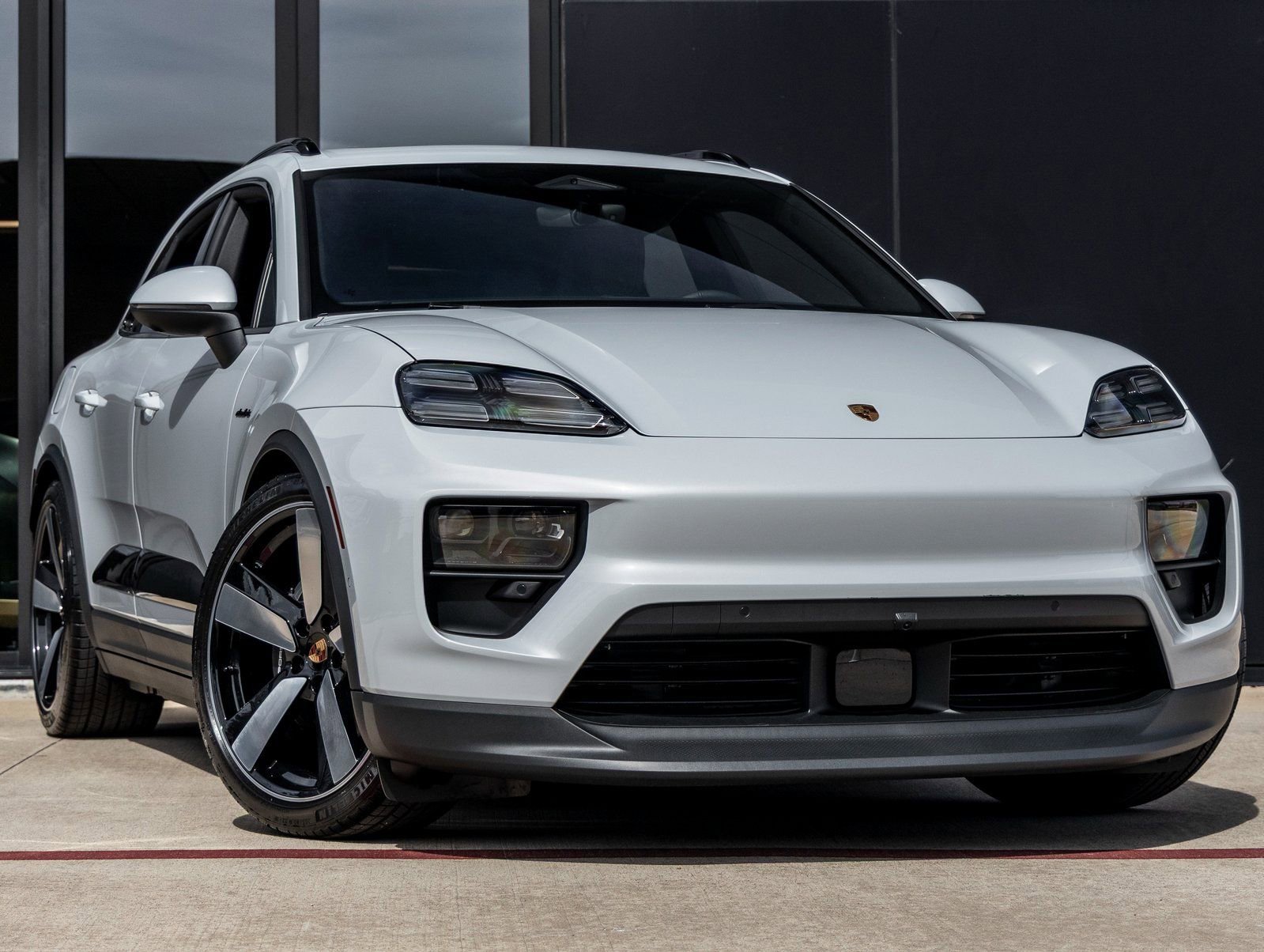 New 2026 Porsche Macan Electric RWD image 6