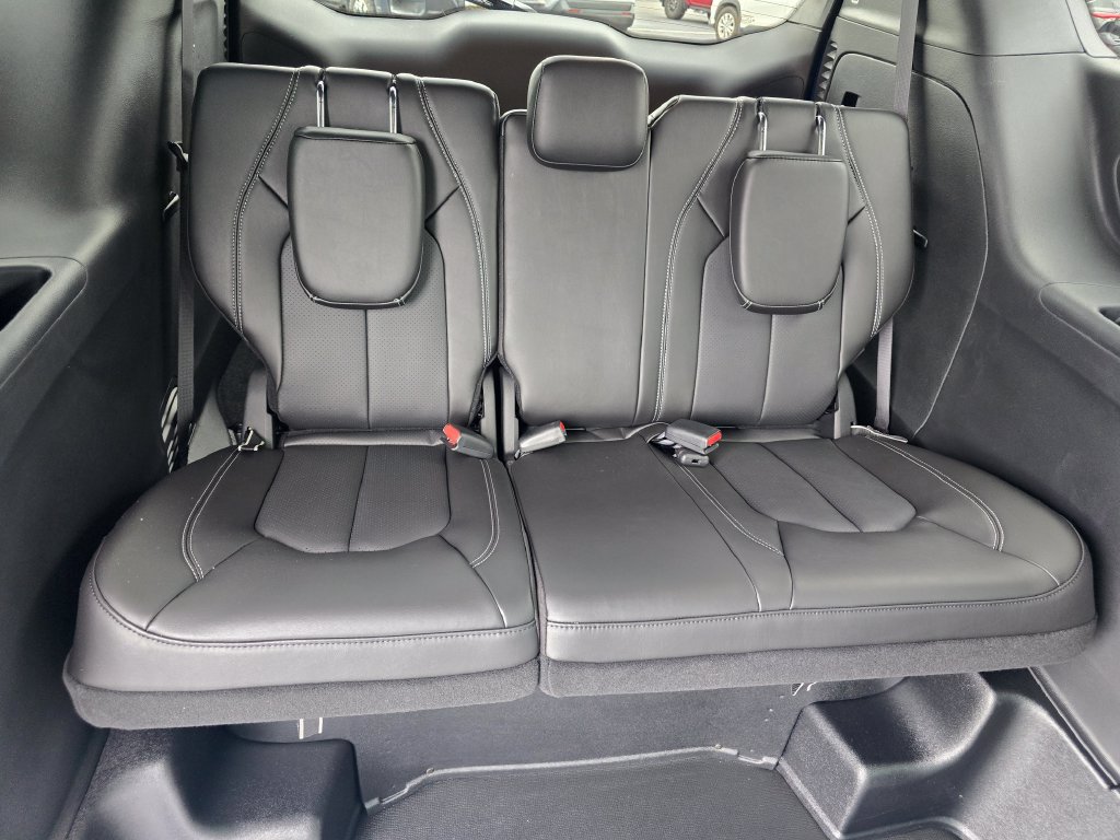 Used 2027 Chrysler Pacifica Select w/ S Appearance Package FWD image 15