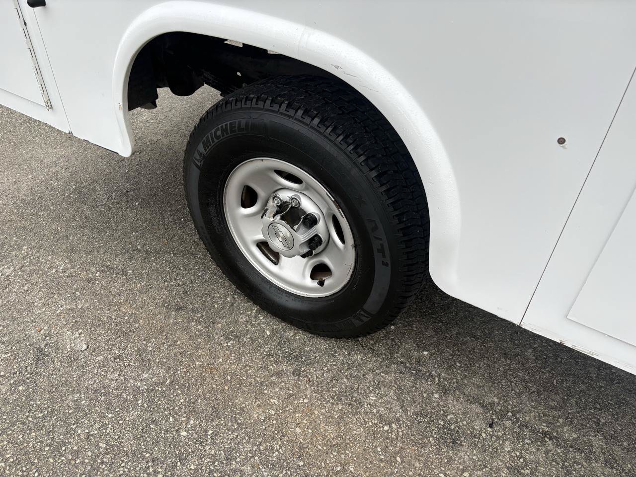 Used 2020 Chevrolet Express 3500 w/ Power Convenience Package RWD image 33