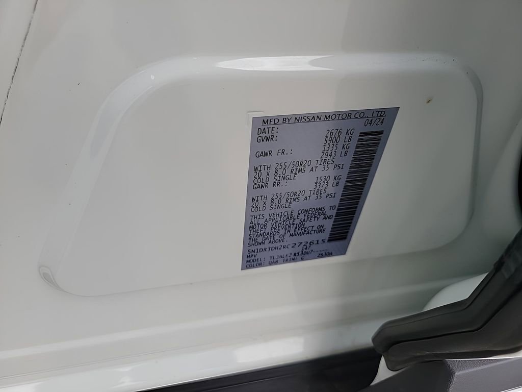 Used 2024 Nissan Pathfinder Platinum image 40