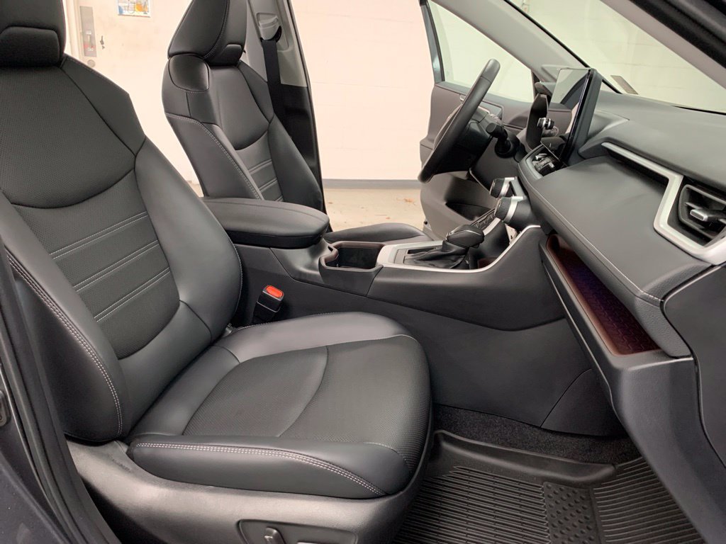 Used 2024 Toyota RAV4 Limited FWD image 9
