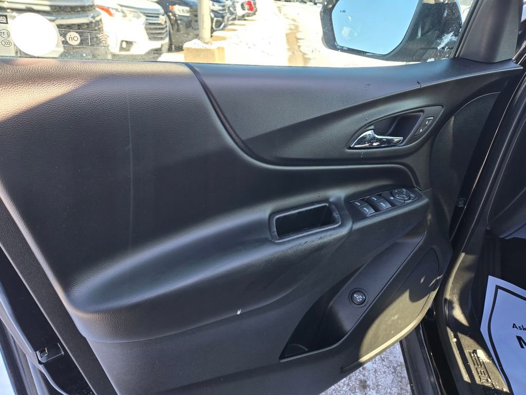 Used 2018 Chevrolet Equinox LT image 32