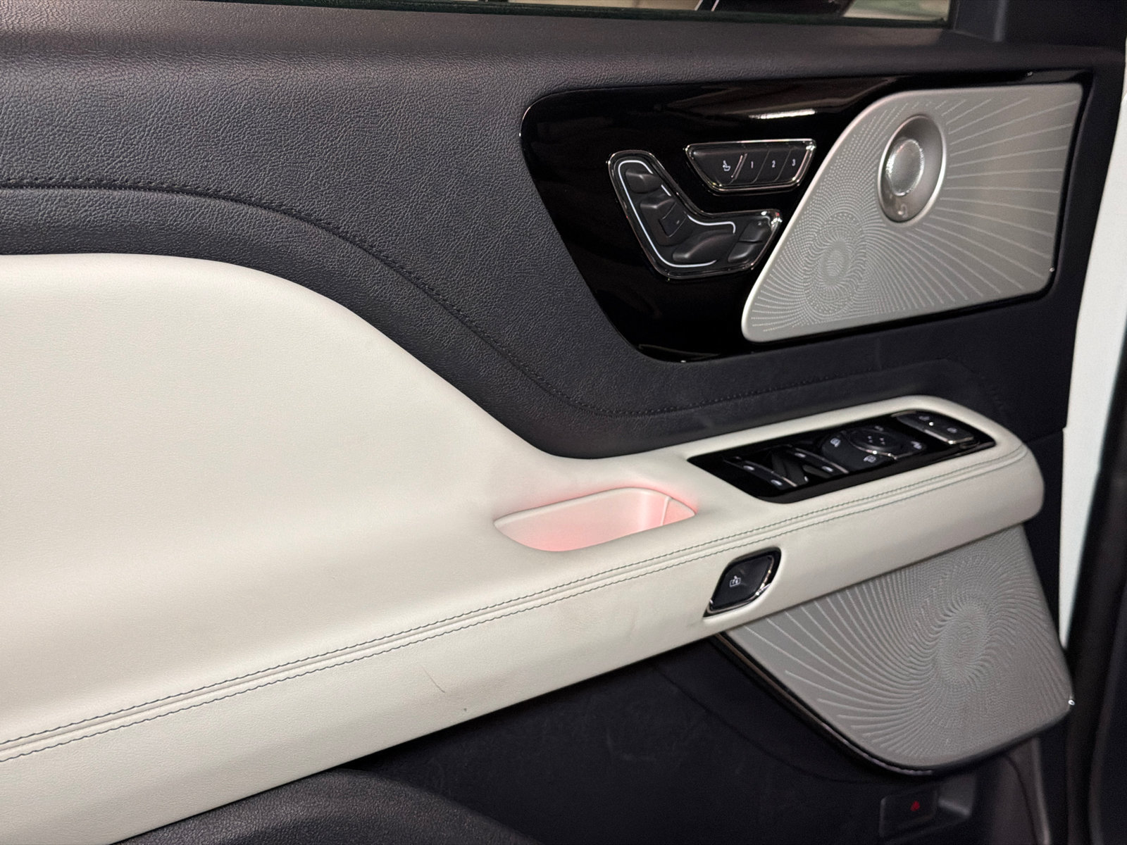 New 2026 Lincoln Aviator Reserve w/ Luxury Package AWD/4WD image 21