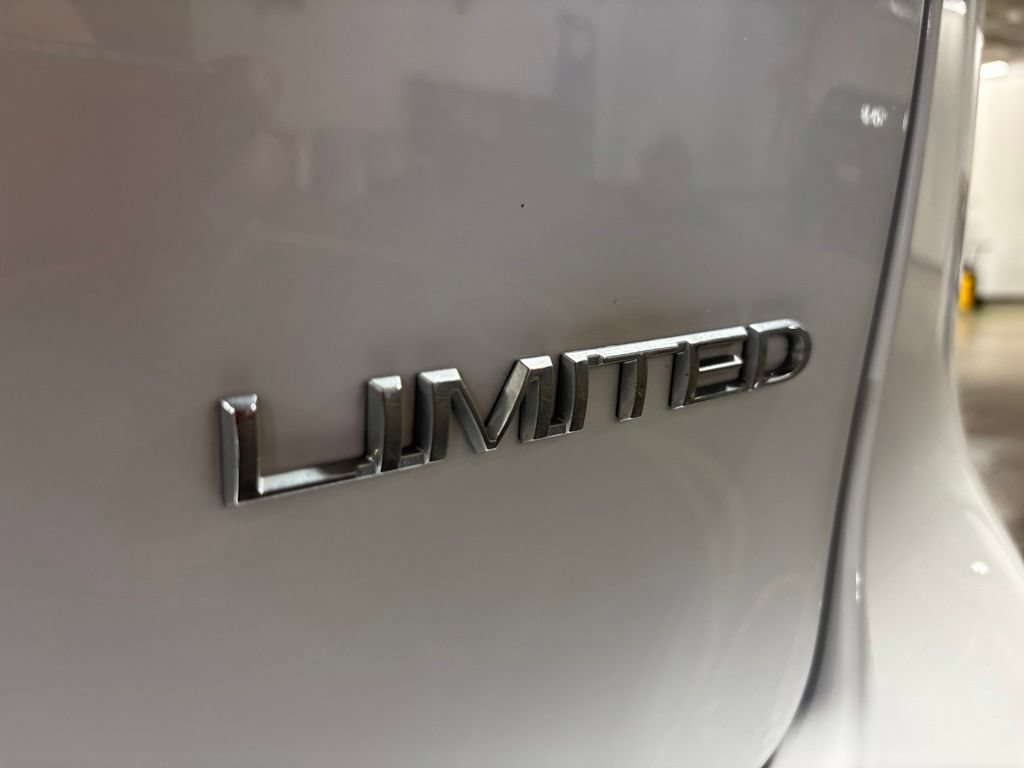 Used 2019 Chrysler Pacifica Limited FWD image 32