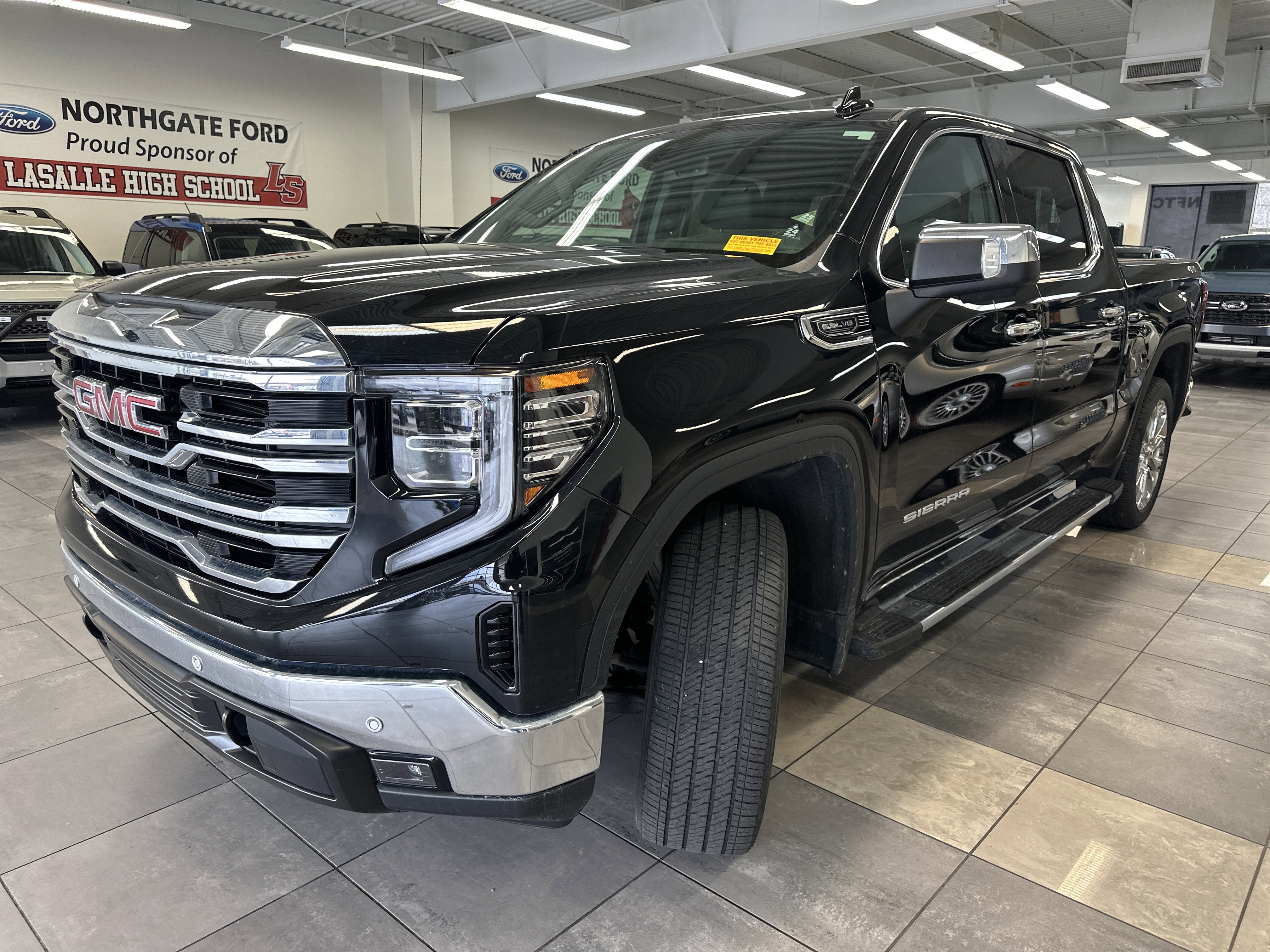Used 2024 GMC Sierra 1500 SLT w/ SLT Premium Plus Package image 17