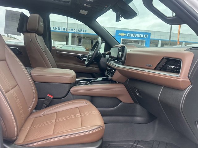 Certified 2025 Chevrolet Suburban High Country image 36