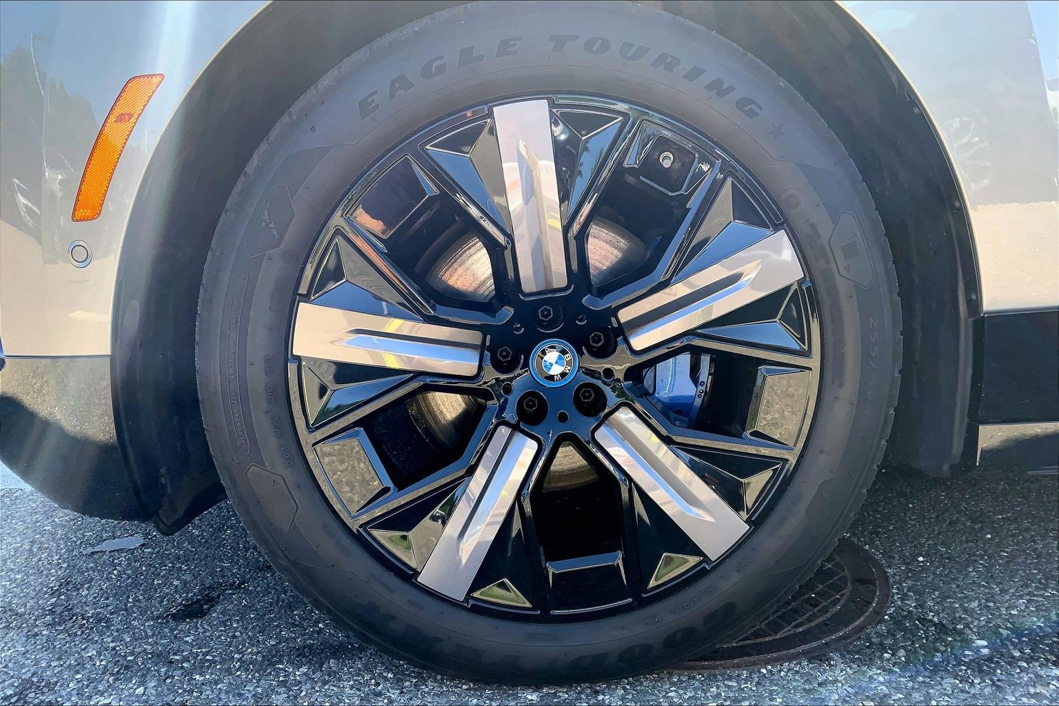 Certified 2023 BMW iX xDrive50 w/ Premium Package AWD/4WD image 11