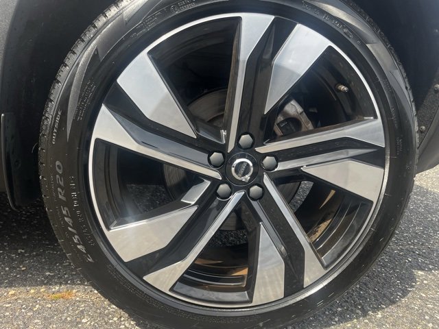 Certified 2023 Volvo XC40 B5 Plus w/ Protection Package Premier image 17