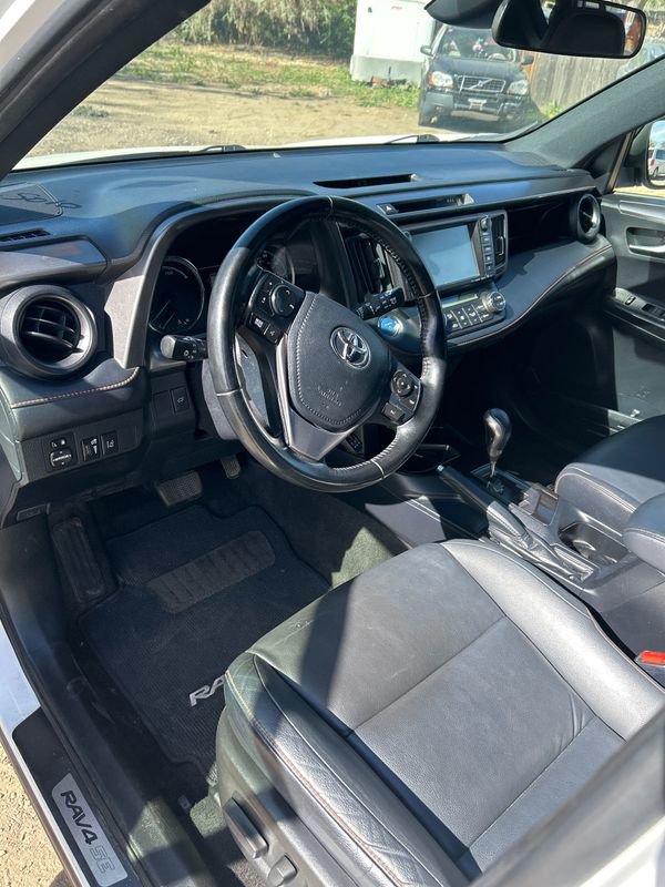 Used 2017 Toyota RAV4 SE w/ Advanced Technology Package image 2