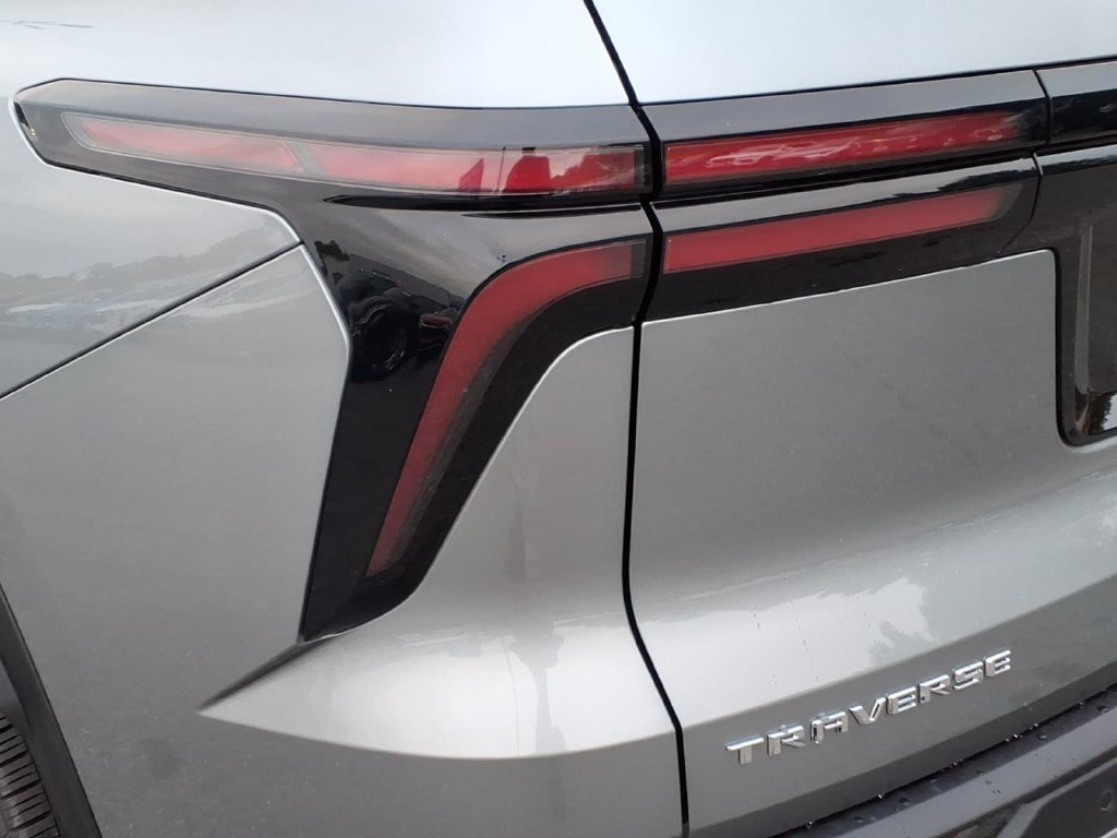 New 2027 Chevrolet Traverse LT w/ Sun and Wheel Package FWD image 8