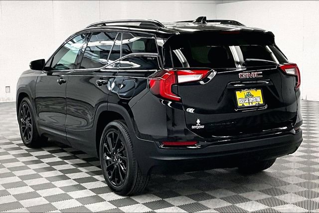 Used 2023 GMC Terrain SLT w/ Elevation Edition FWD image 3
