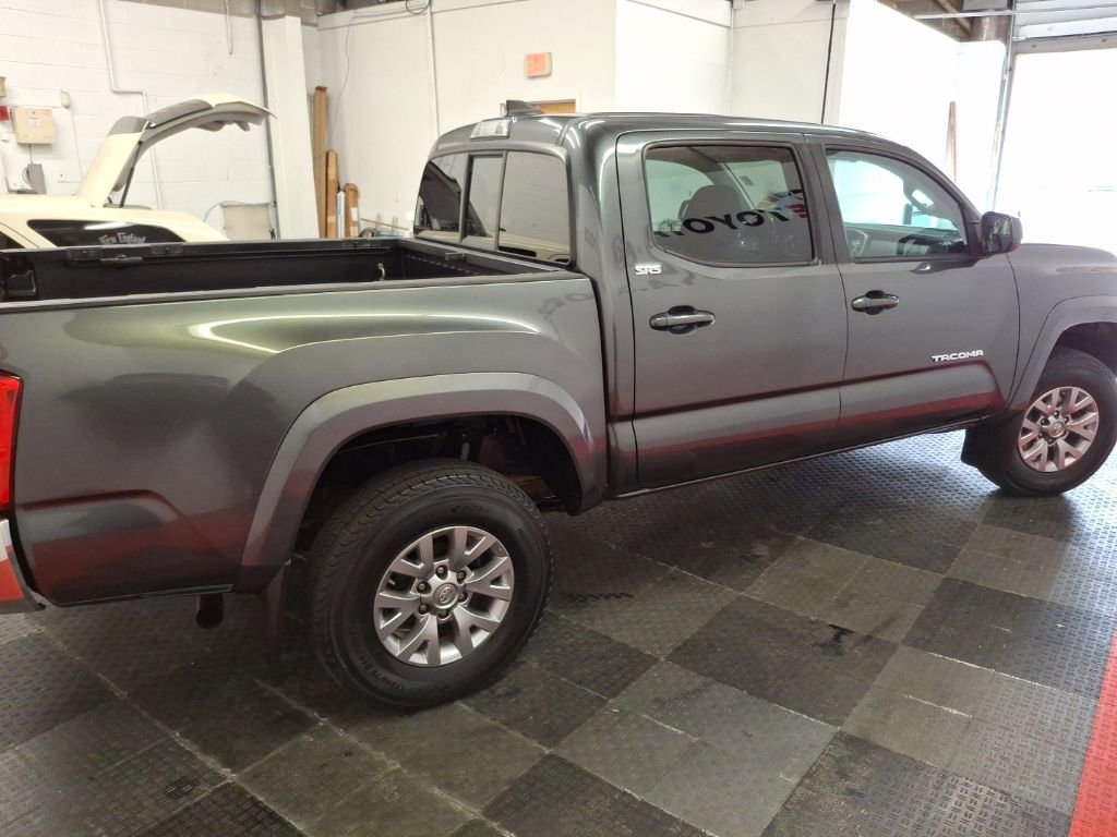 Used 2017 Toyota Tacoma SR5 w/ Tow Package image 8