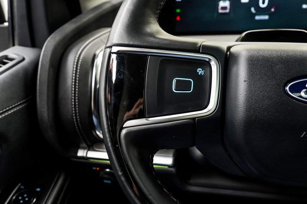 Used 2025 Ford Expedition Platinum image 32