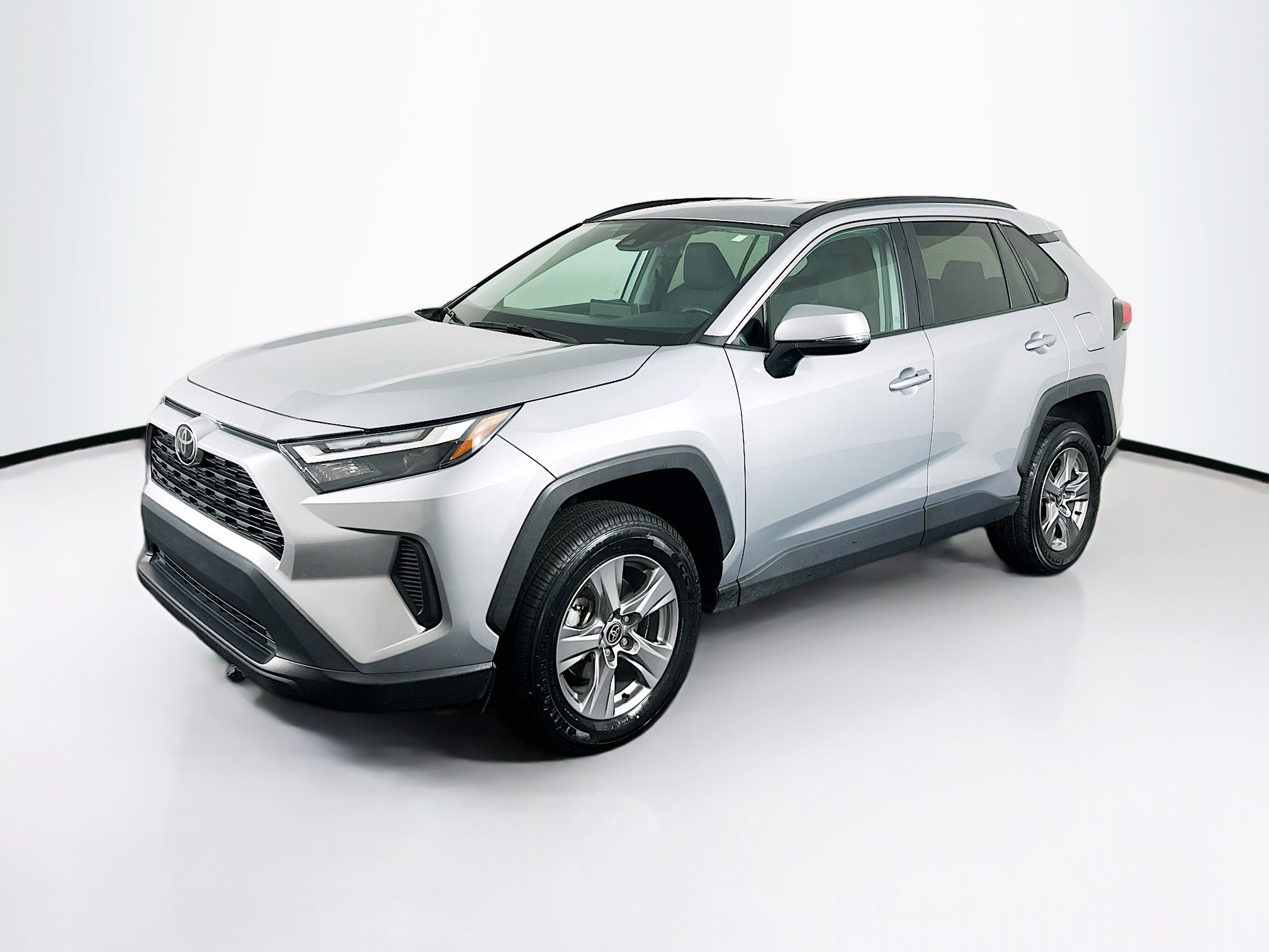 Used 2024 Toyota RAV4 XLE image 3