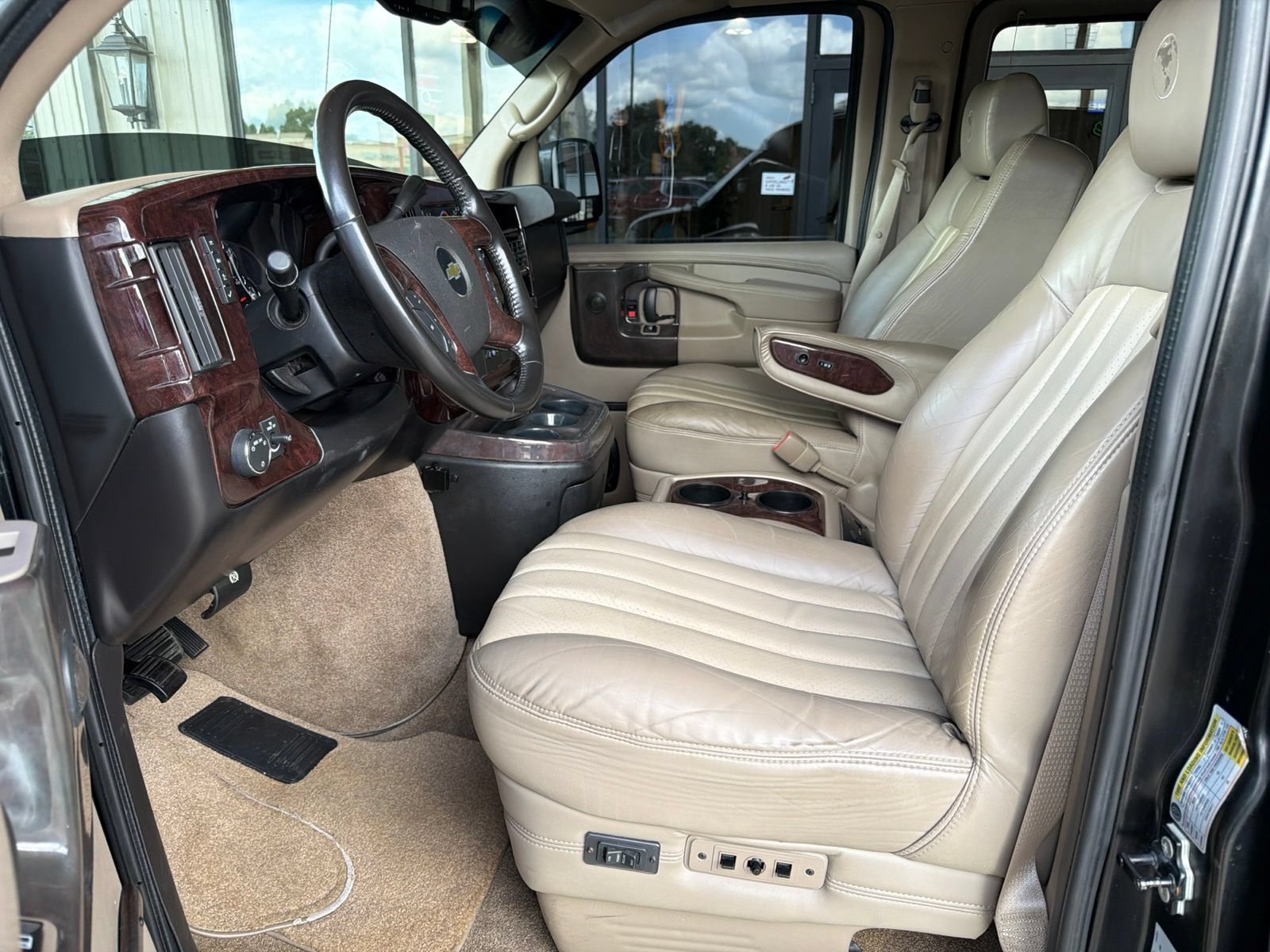Used 2012 Chevrolet Express 1500 RWD image 9