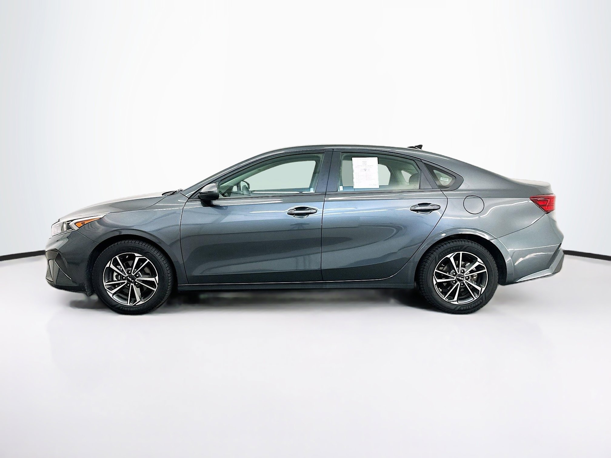 Used 2022 Kia Forte LXS image 4